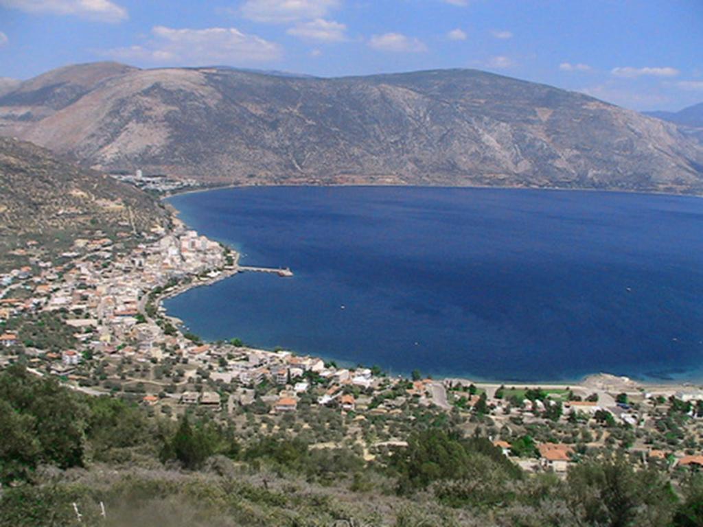 Отель Iridanos Антикира Экстерьер фото